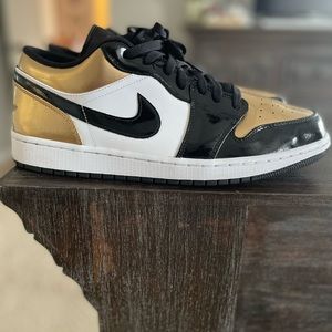 Jordan 1 Low “Gold Toe”